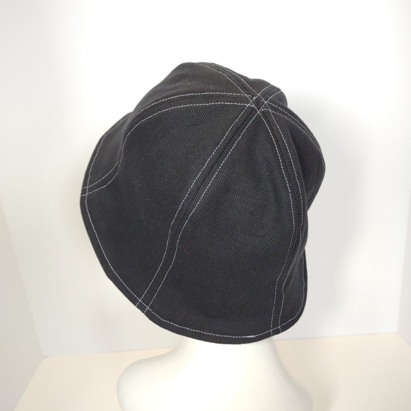 Reversible White Sox Black Denim Tulip Hat