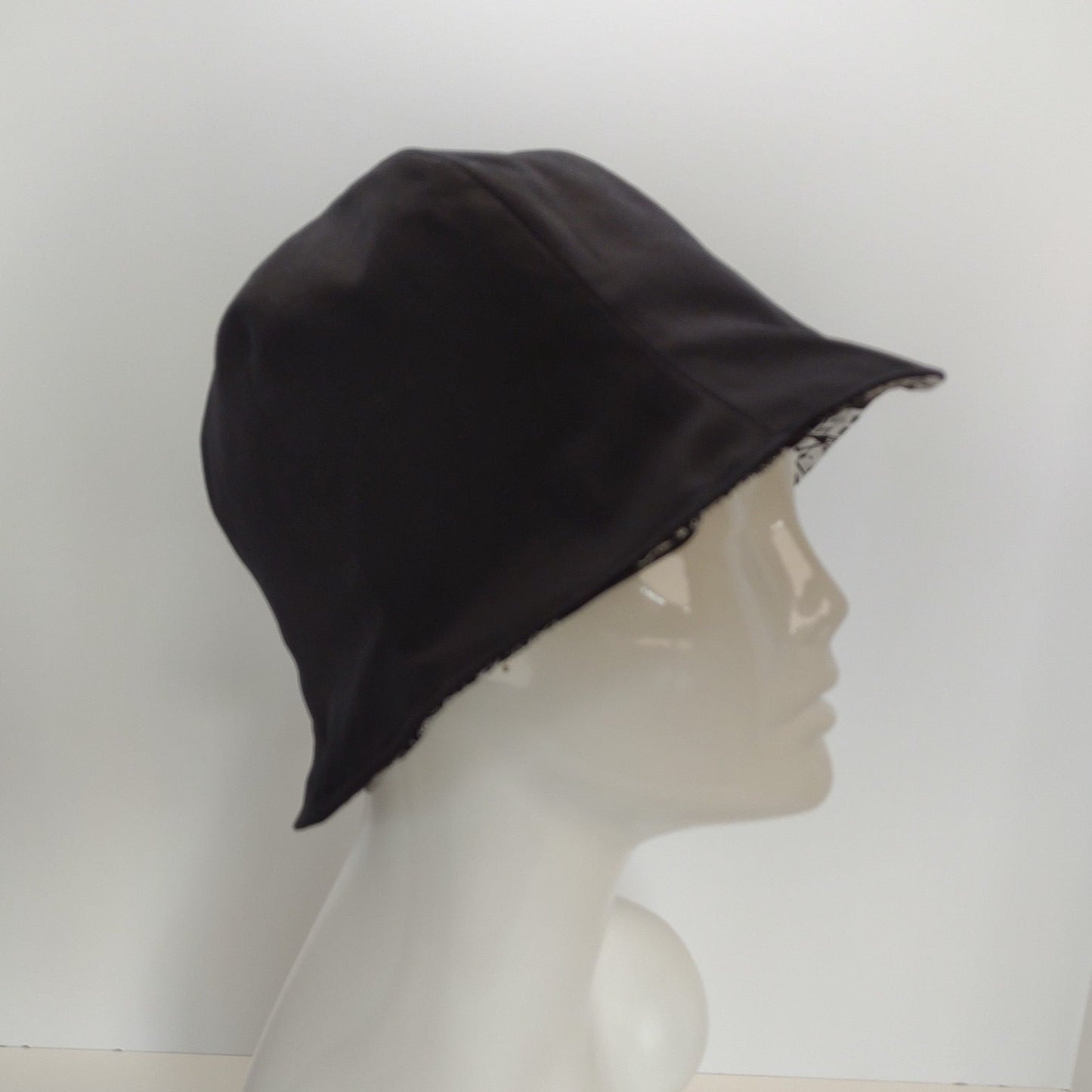 Paris Tulip Hat in Black & White | Reversible